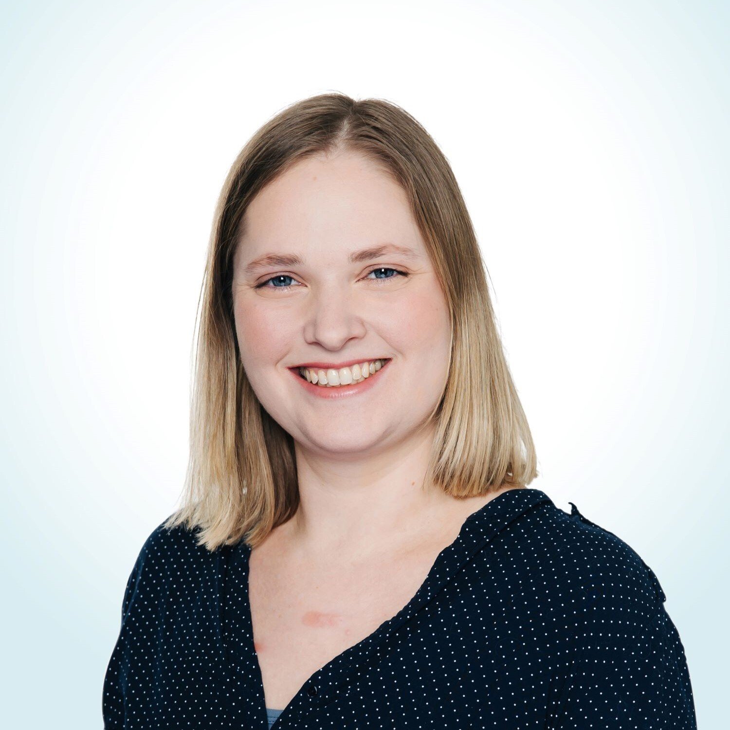 claudia-steinke-headshot